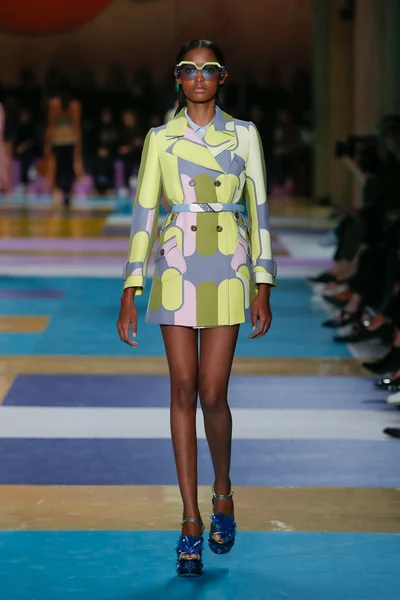Look 19